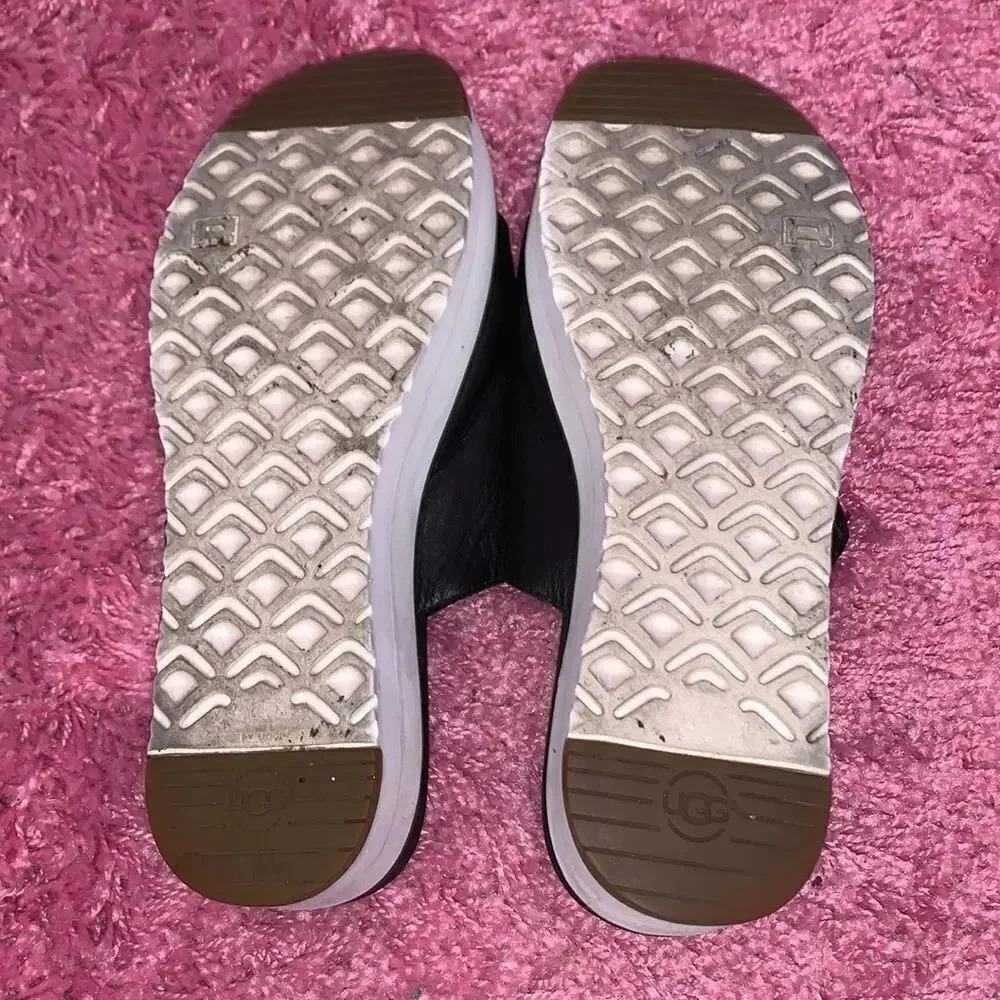 UGG Maire Platform Sandals - Picture 5 of 5